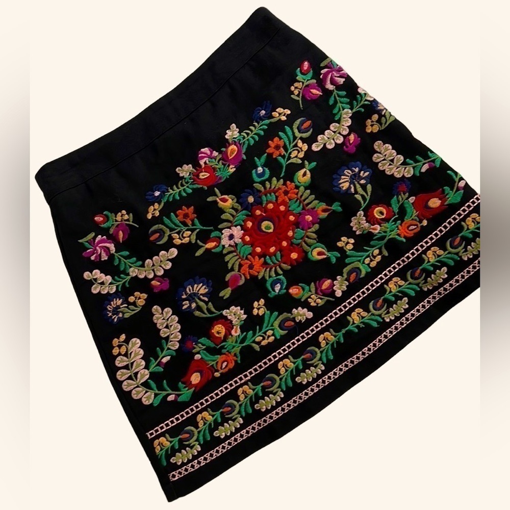 EMORY PARK Black Floral Appliqué Fully Lined Pencil Skirt, Size Small, EUC.